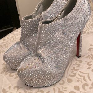 Used size 10 SYS, rhinestone high heels with red bottoms